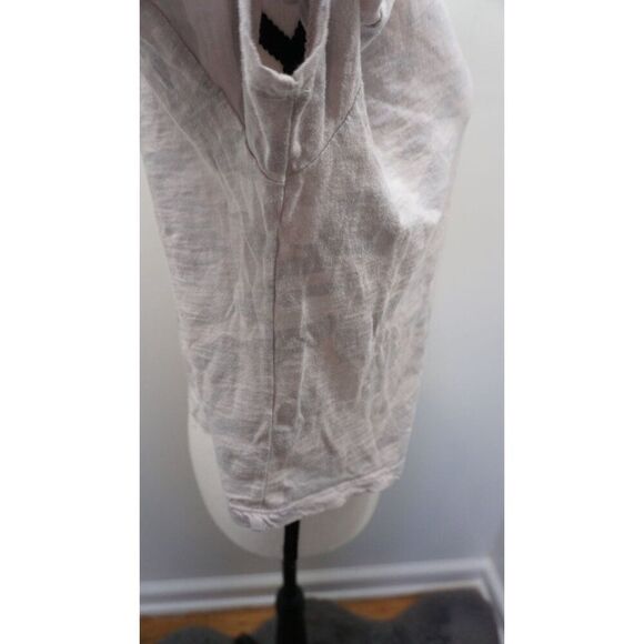 Old Navy Women’s Gray Camo Print Cropped T-Shirt - Size M - Picture 14 of 16